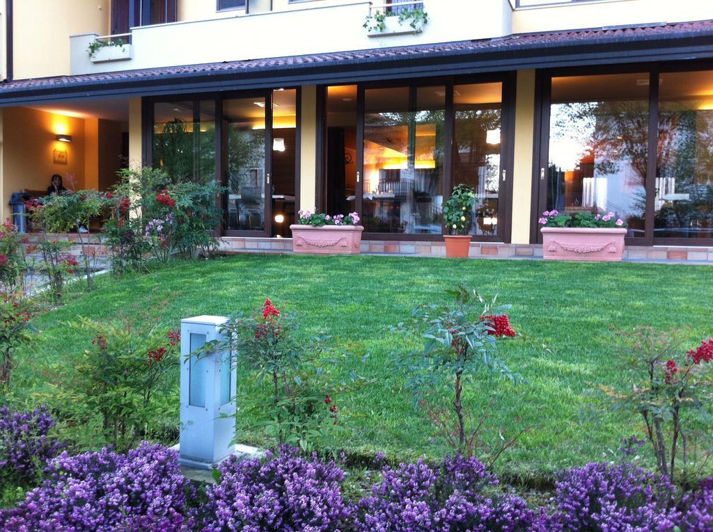 Hotel Grizzino Montereale Valcellina Exterior foto